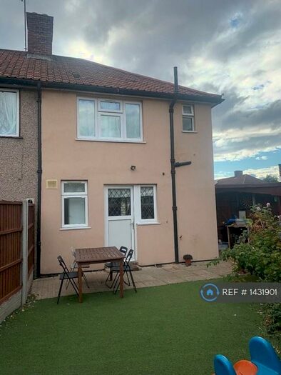 2 Bedroom End Of Terrace House To Rent In Grafton Road, Dagenham, RM8