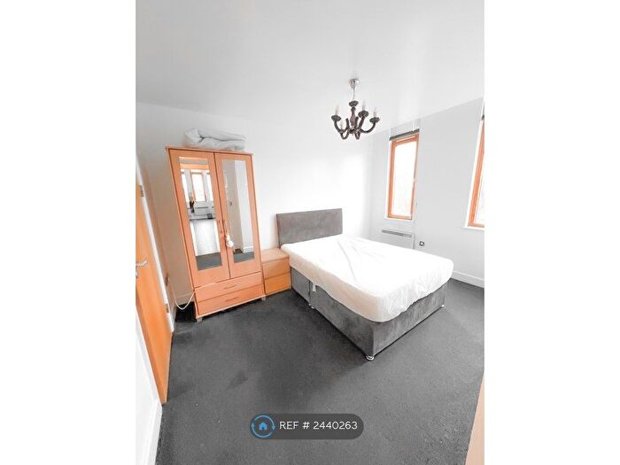 2 Bedroom Flat To Rent In Chatsworth House, Manchester, M1