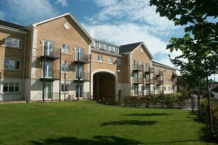 2 Bedroom Flat To Rent In The Dell, Southampton, SO15