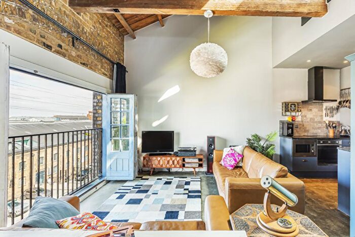 2 Bedroom Duplex To Rent In Warehouse W, Royal Victoria Dock, E16