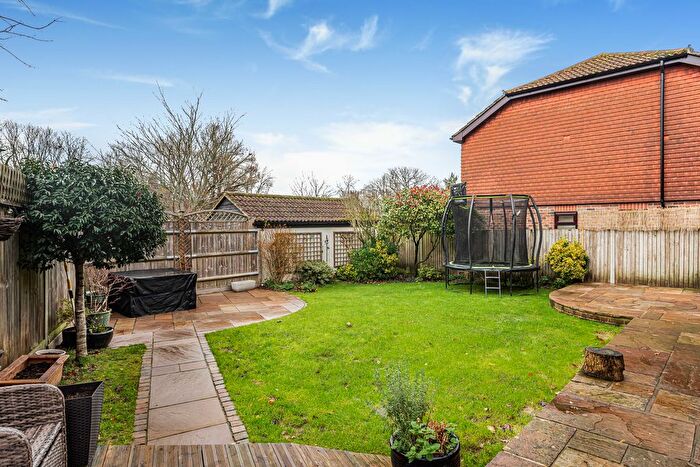 4 Bedroom Detached House For Sale In Willowdale Close, Stroud, Hampshire, GU32