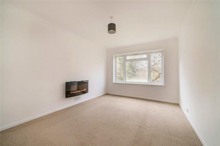 1 Bedroom Flat To Rent In King's Court, Barry Road, East Dulwich, London, SE22