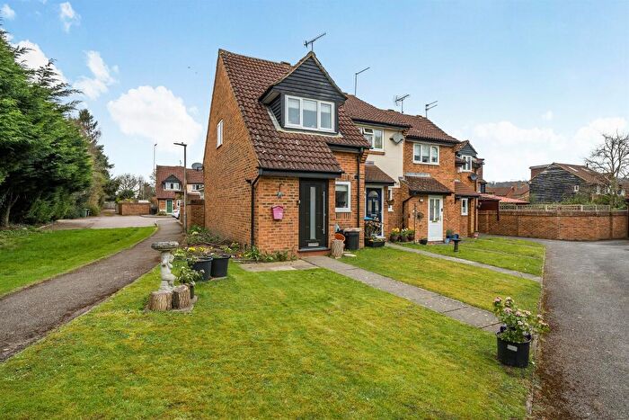 2 Bedroom End Of Terrace House For Sale In Friars Field, Northchurch, Berkhamsted, HP4