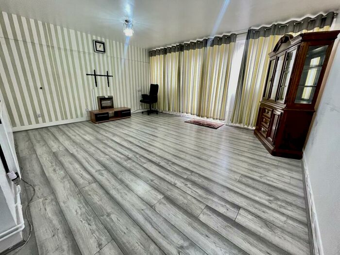 3 Bedroom Maisonette To Rent In Woolwich Dockyard, SE18