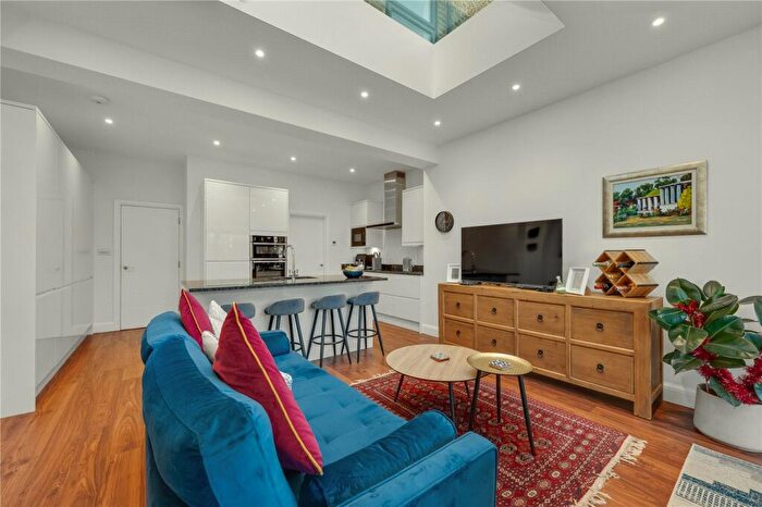 4 Bedroom Semi-Detached House To Rent In Gloucester Road, Kingston Upon Thames, Surrey, KT1