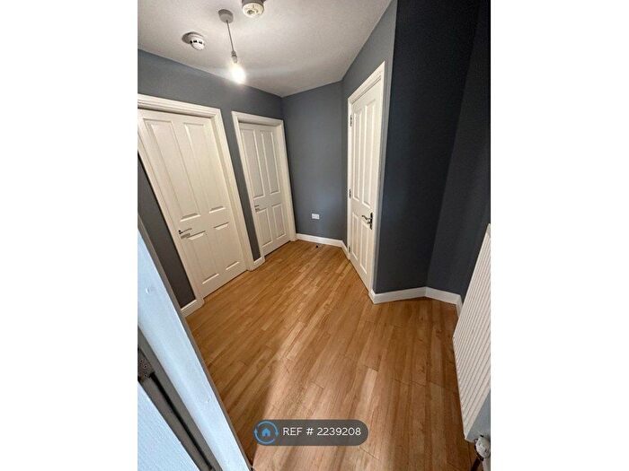 2 Bedroom Flat To Rent In Branch Road, Armley, Leeds, LS12