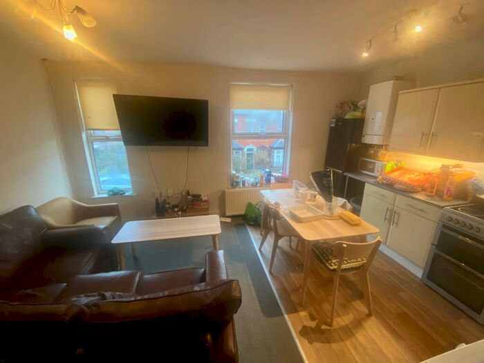 4 Bedroom Flat To Rent In £pppw Beds South Road, West Bridgford, NG2