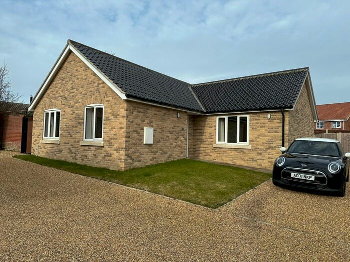 3 Bedroom Detached Bungalow To Rent In Carpenters Close, Hales, Norwich, NR14