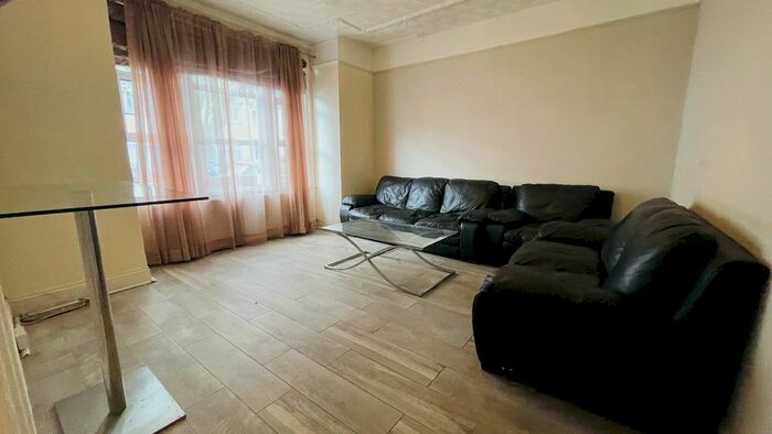 3 Bedroom Detached House To Rent In Abbotts Road, Southall, UB1