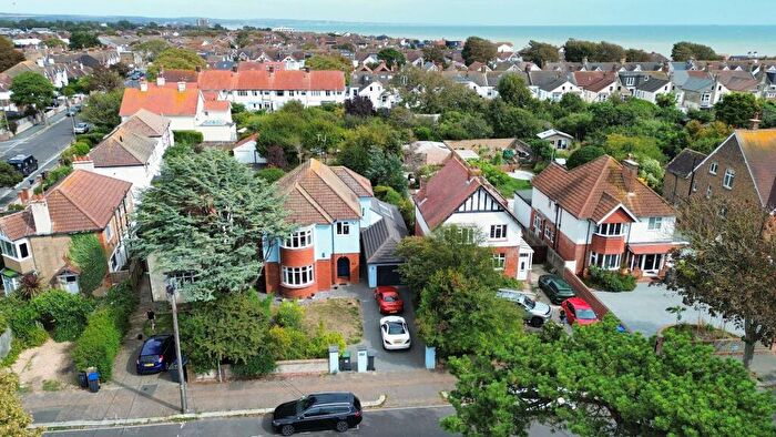 4 Bedroom Detached House For Sale In Windsor Road, Worthing, BN11
