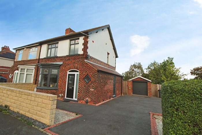 3 Bedroom Semi-Detached House For Sale In Crabgate Lane, DN6