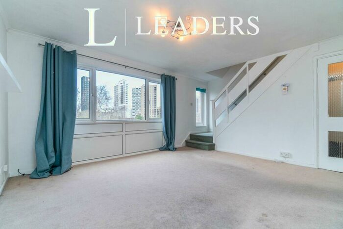 2 Bedroom Maisonette To Rent In Turnpike Link, CR0