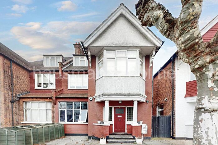 2 Bedroom Flat For Sale In Woodstock Road, NW11