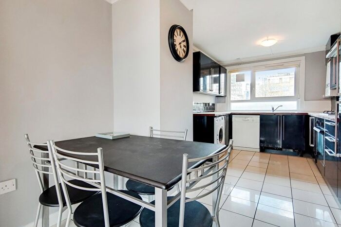 3 Bedroom Flat To Rent In Yelverton Road, Battersea, SW11