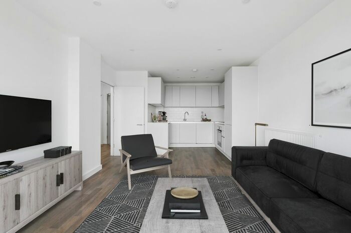 2 Bedroom Flat To Rent In Upper Tooting Road, London, SW17