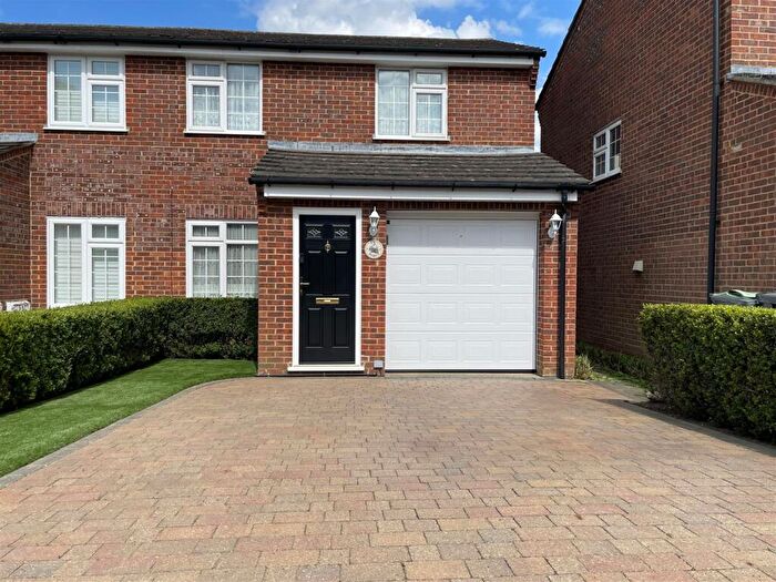 3 Bedroom Semi Detached House For Sale In Baywell, Leybourne, ME19
