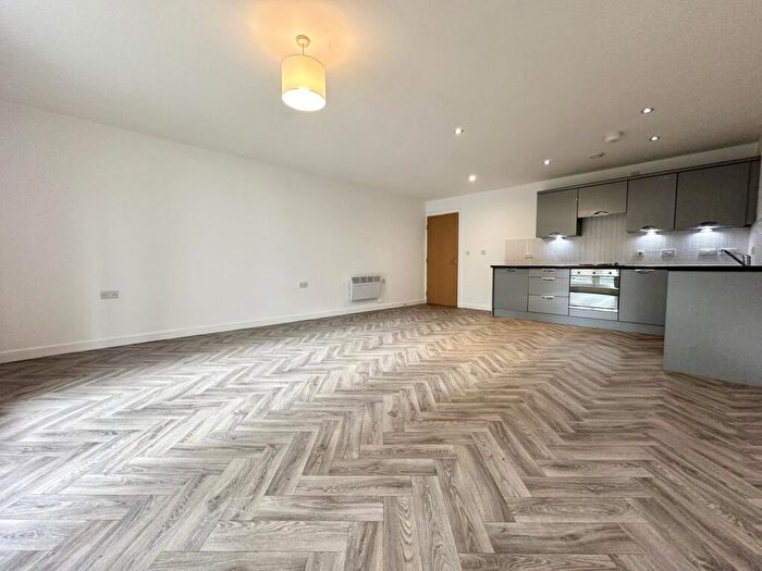 1 Bedroom Apartment To Rent In Bramall Lane, Near City Centre, S2