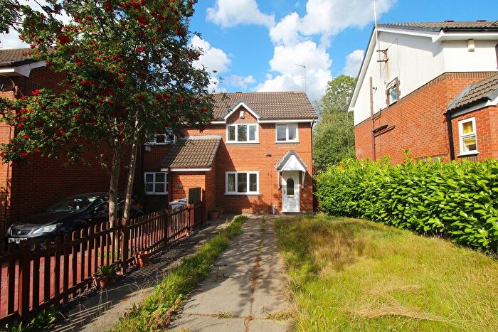 3 Bedroom Semi-Detached House To Rent In Bedroom House To Let, Magpie Lane, OL4