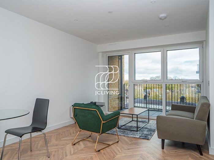 1 Bedroom Flat To Rent In Wheatfield Way, Kingston Upon Thames, KT1