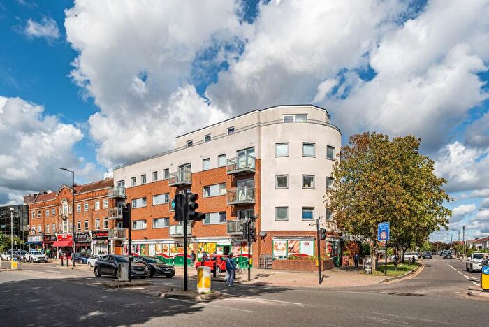 2 Bedroom Flat To Rent In Albany Court, Kenton, Harrow, HA3