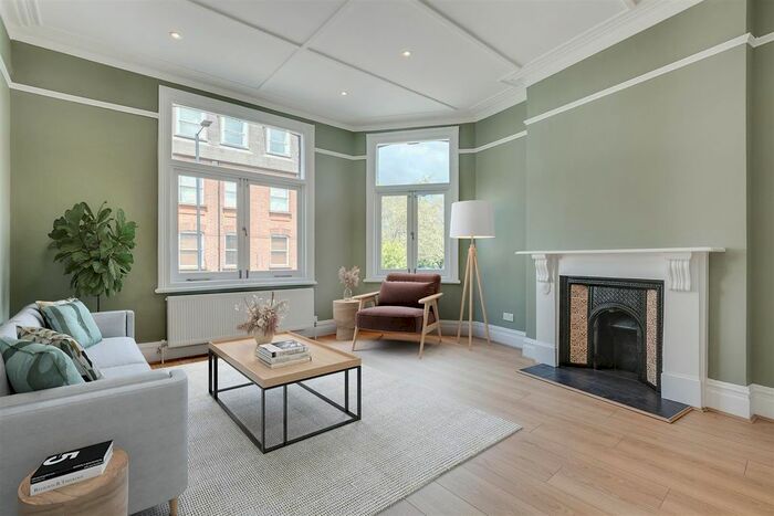 3 Bedroom Flat To Rent In New Kings Road, London, SW6