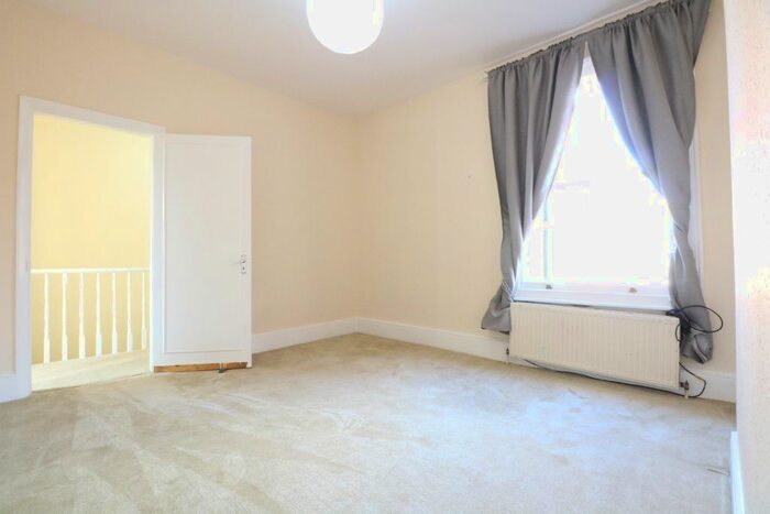 3 Bedroom Flat To Rent In Drayton Road, London, NW10