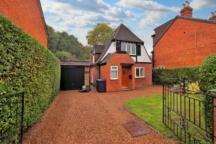 2 Bedroom Detached House To Rent In Chertsey Road, Addlestone, Surrey, KT15