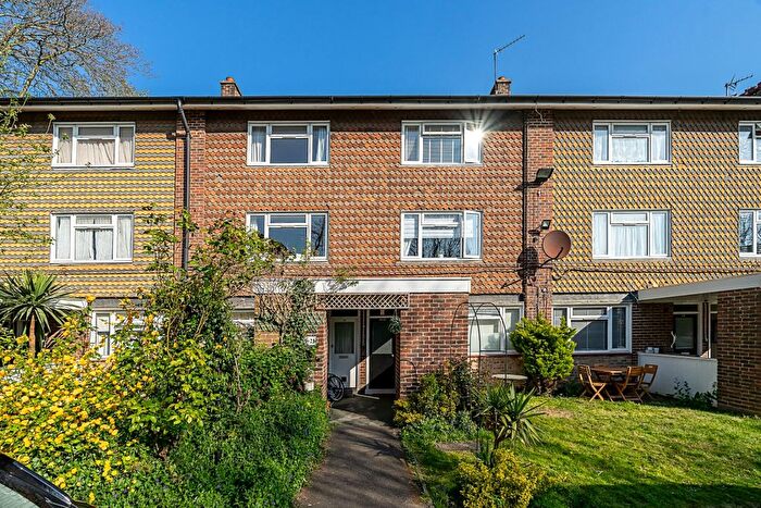 2 Bedroom Flat To Rent In Windrush Close, Bolton Road, London, W4