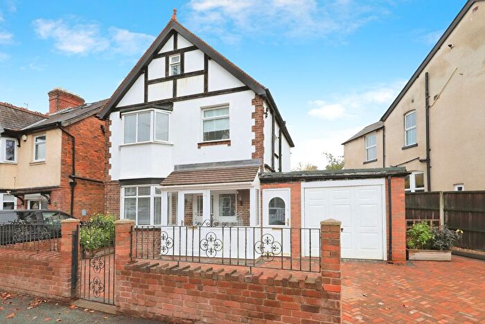 3 Bedroom Detached House For Sale In Woodfield Avenue, Wolverhampton, West Midlands, WV4