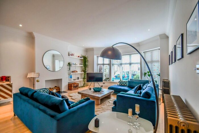 2 Bedroom Flat For Sale In Preston Road, Westcliff-On-Sea, SS0