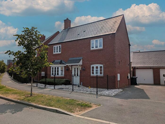 3 Bedroom Detached House For Sale In Cripps Road, Roade, Northampton, NN7