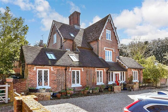 5 Bedroom Link Detached House For Sale In Lees Court Road, Sheldwich, Faversham, Kent, ME13