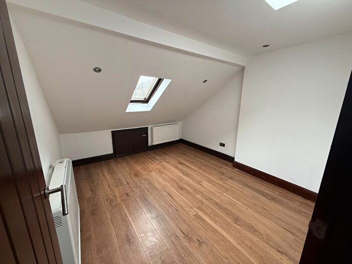 2 Bedroom Flat To Rent In Beecholme Avenue, Mitcham, CR4