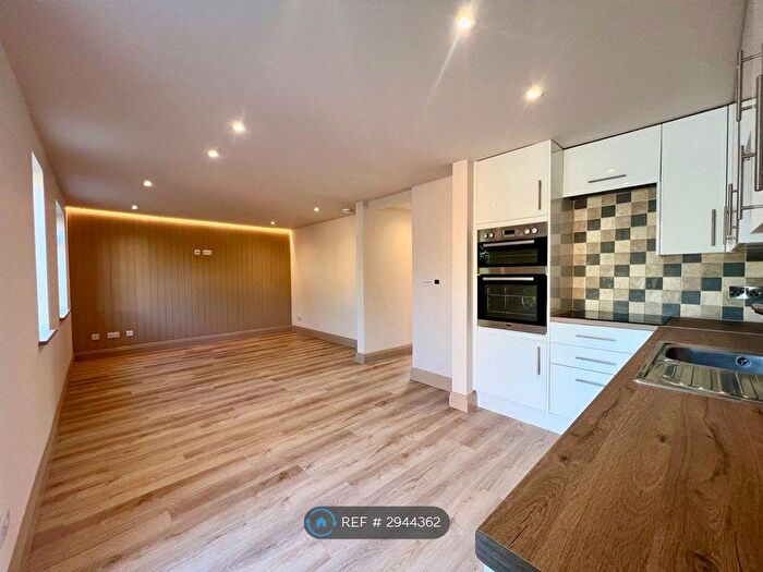 1 Bedroom Flat To Rent In Bradshaw Road, Chichester, PO19