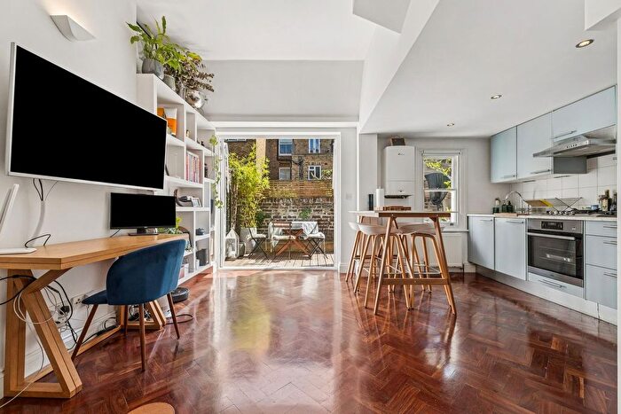 1 Bedroom Flat For Sale In Tunis Road, Shepherd's Bush, London, W12