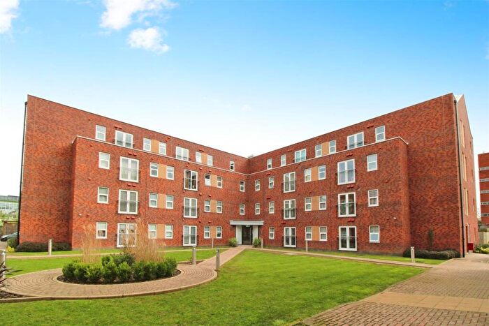 1 Bedroom Apartment To Rent In Crescent House, Woodside Park, Rugby, CV21
