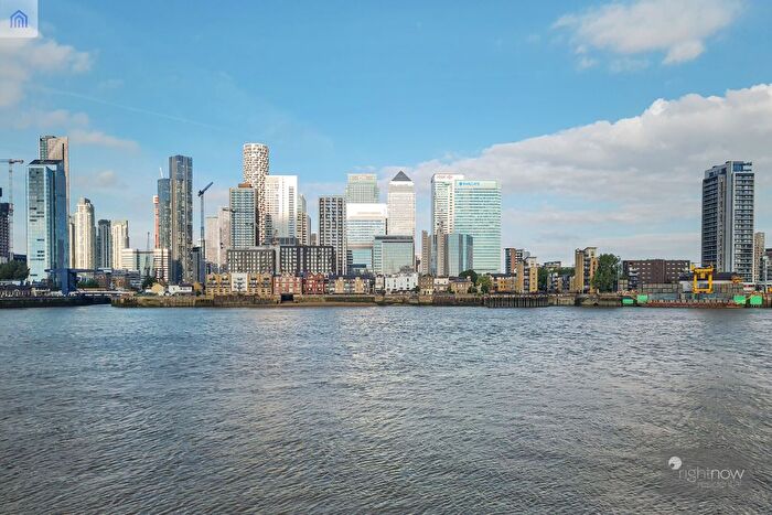 2 Bedroom Flat To Rent In Arora Tower, Waterview Drive, SE10