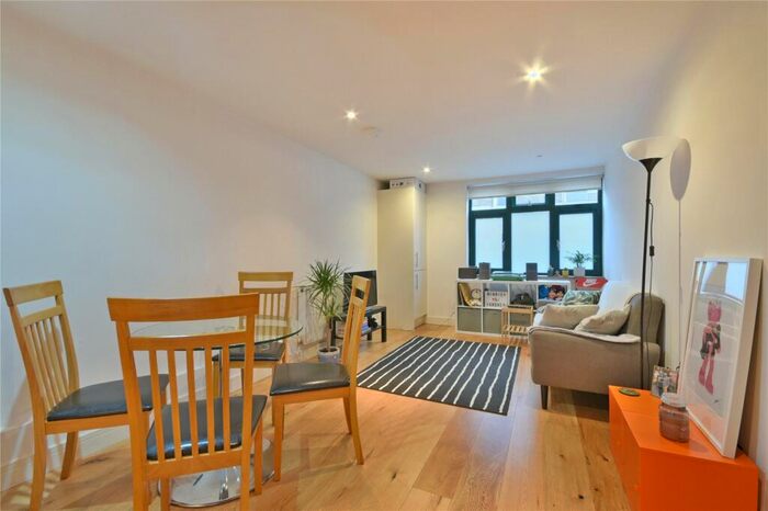 1 Bedroom Flat To Rent In Buckhurst Street, Bethnal Green, E1