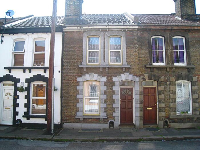 3 Bedroom Terraced House To Rent In Cross Street, Strood, Rochester, Medway, ME2