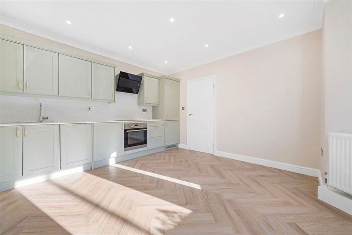 2 Bedroom Flat To Rent In Mosslea Road, Penge, London, SE20