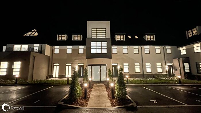 2 Bedroom Flat For Sale In The Fairways, Broadstairs, Kent, CT10