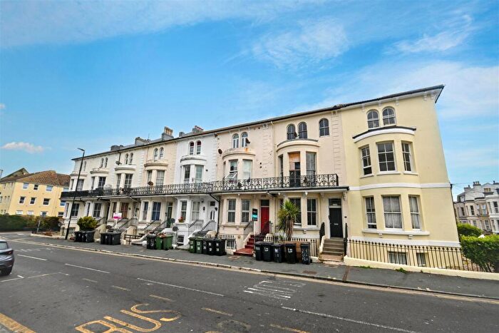 2 Bedroom Flat For Sale In Cavendish Place, Eastbourne, BN21