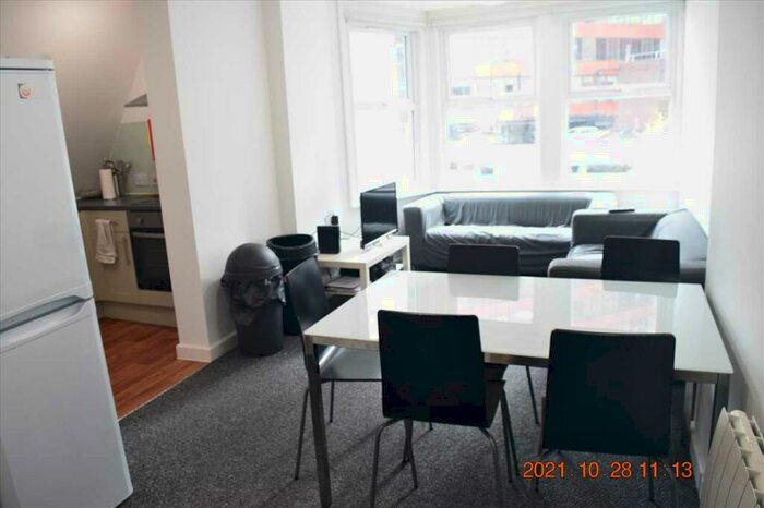 4 Bedroom Apartment To Rent In Holdenhurst Road, Bournemouth, Bournemouth, BH8