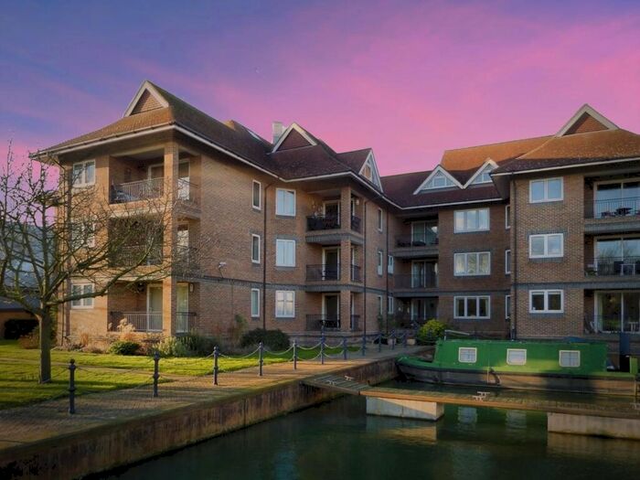 2 Bedroom Apartment To Rent In Eights Marina, Cambridge, CB4