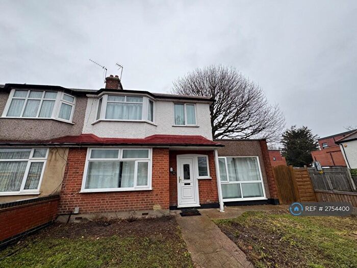 4 Bedroom Semi Detached House To Rent In London Road, Romford, RM7