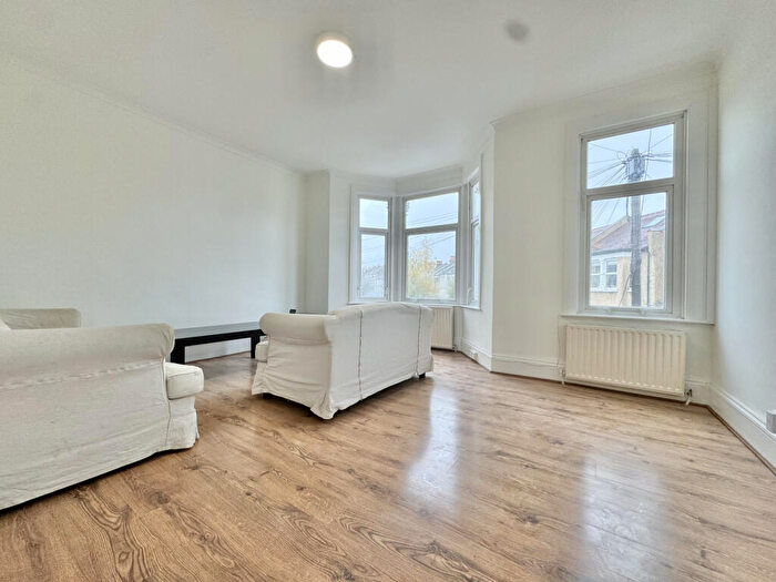 2 Bedroom Flat To Rent In Abbotsford Avenue, N15