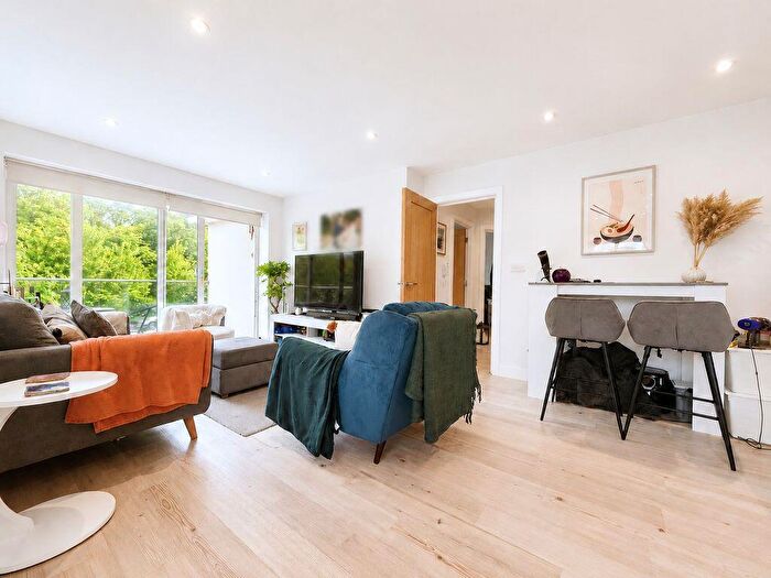 2 Bedroom Flat To Rent In Grove Gardens, High Wycombe, HP13
