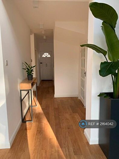 4 Bedroom Semi-Detached House To Rent In London, London, SE9