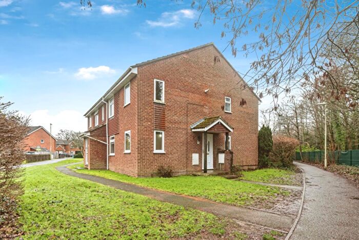 2 Bedroom Maisonette For Sale In Cibbons Road, Chineham, Basingstoke, Hampshire, RG24