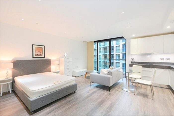 Apartment To Rent In Catalina House, Tower Hamlets, E1